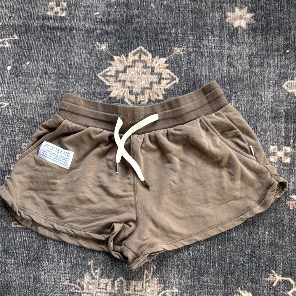 Feat x Chelsea Kauai Flowstate‎ Athletic Shorts – Women’s Size S